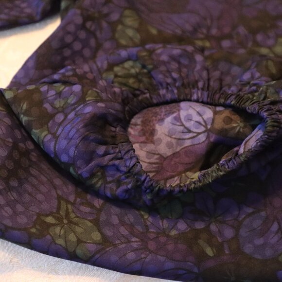 Ann Taylor Blue/Black/Green Dotted Floral Flowy Pheasant Top Size Large - Picture 5 of 13